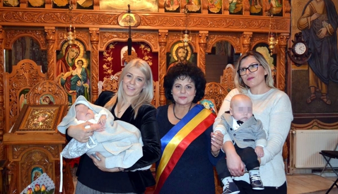 Patru copii din centrele de plasament, încreștinați la Cumpăna - cumpana-1482857761.jpg