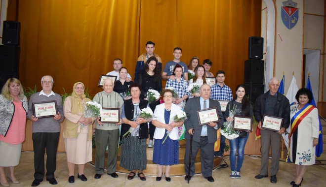 Familiile care au aniversat nunta de aur, sărbătorite de Primăria Cumpăna - cumpana-1494946804.jpg