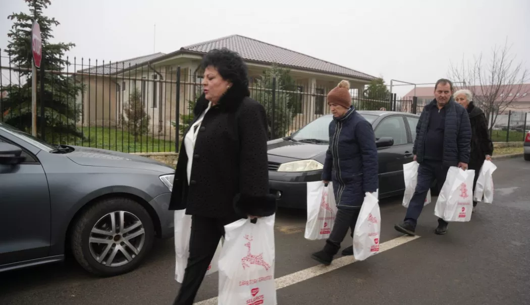 Primăria Cumpăna a oferit daruri persoanelor nevoiașe din comună - cumpana-1766480621.webp