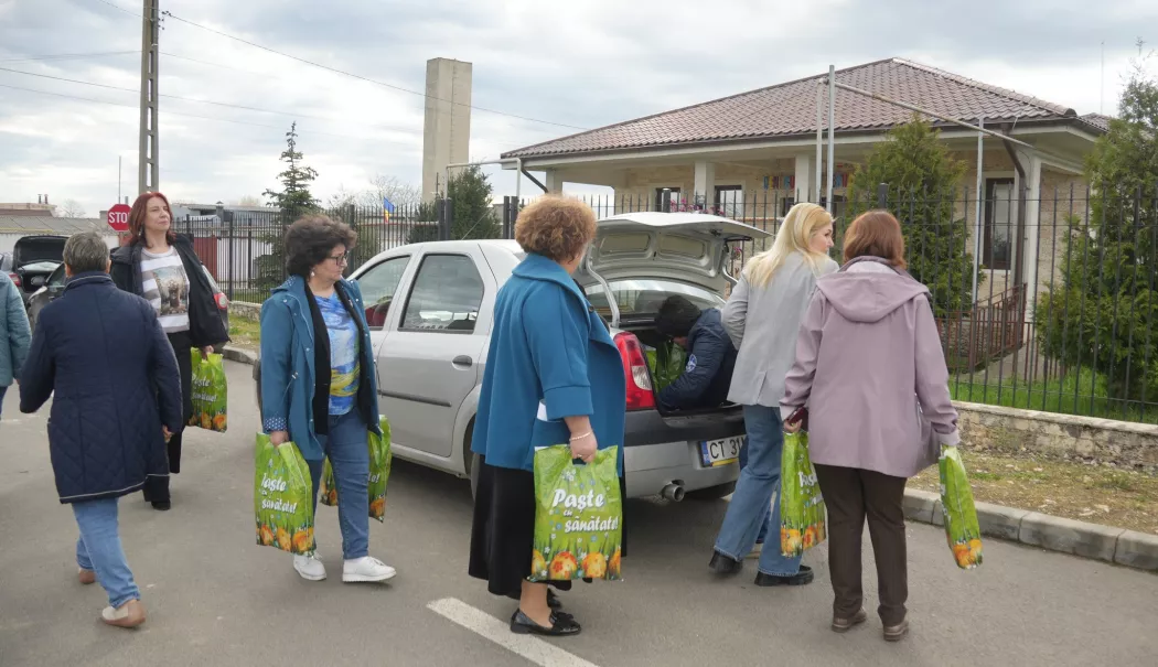 Acțiune caritabilă în comuna Cumpăna. Primăria a oferit pachete cu alimente nevoiașilor
