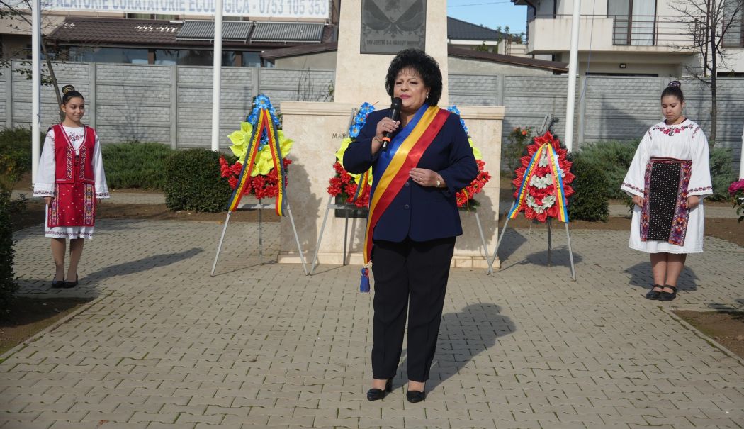 Primarul comunei Cumpăna, Mariana Gâju, a luat parte la sărbătoarea Zilei Armatei Române - cumpana-armata-1761475773.jpg