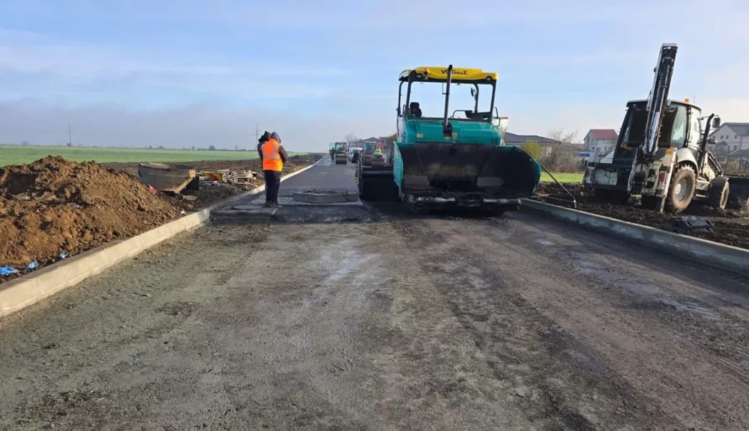 Primăria Cumpăna continuă lucrările de modernizare a unei străzi importante din localitate - cumpana-lucrari-1767792482.webp