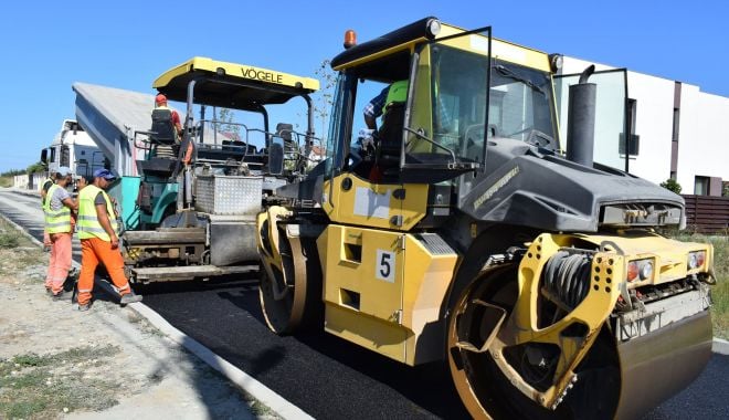 Primăria Cumpăna continuă lucrările de asfaltare în comună - cumpanaasfaltare-1629215322.jpg