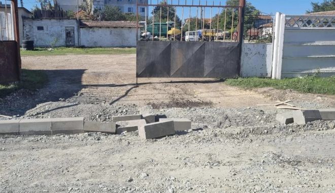 Administraţia locală din Cumpăna asfaltează, alţii vandalizează. "Nu putem să ne batem joc!"