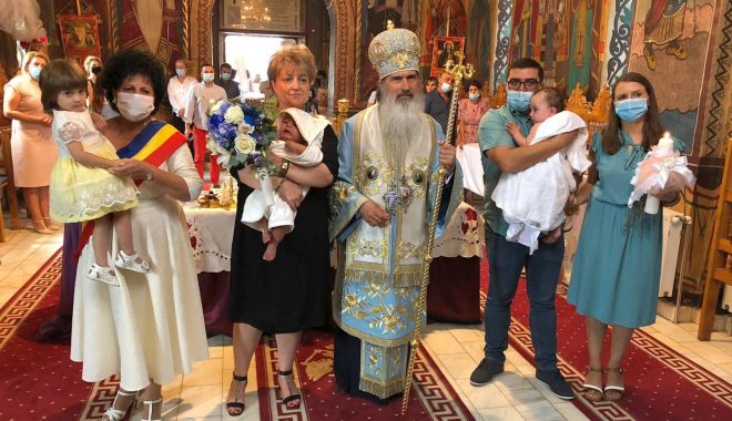 Administrația locală din Cumpăna continuă tradiția botezului copiilor orfani - cumpanabotez2-1597592153.jpg