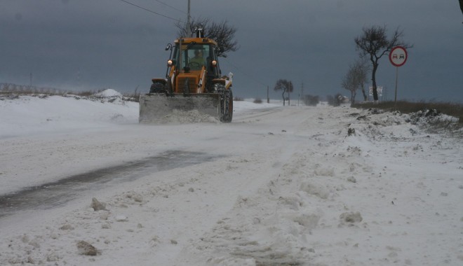 COD PORTOCALIU la Constanța. Mai multe localități fără apă și curent electric - cumpanaiarnautilajedezapezire21-1390813639.jpg