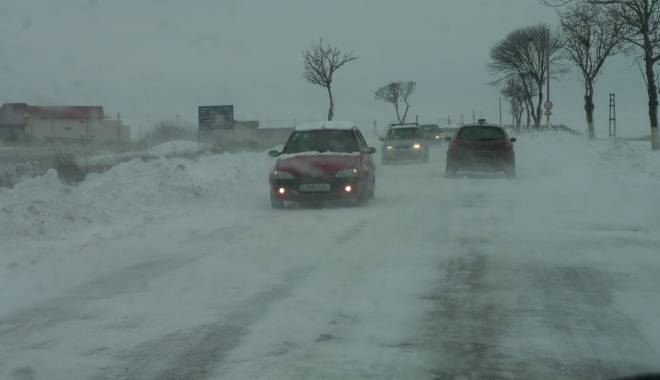 Informare meteo. Ploi, ninsori și viscol în aproape toată țara - cumpanaiarnaviscolmasinizapada23-1422194429.jpg