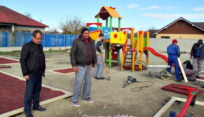Două noi locuri de joacă, amenajate la Cumpăna - cumpanalocdejoaca-1478196093.jpg