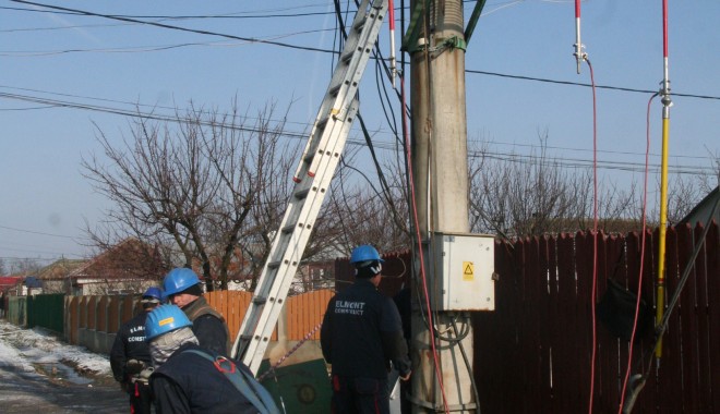 Lucrări ENEL/ Vezi aici unde este oprit curentul electric astăzi - cumpanamuncitorielectricieni2-1350036838.jpg