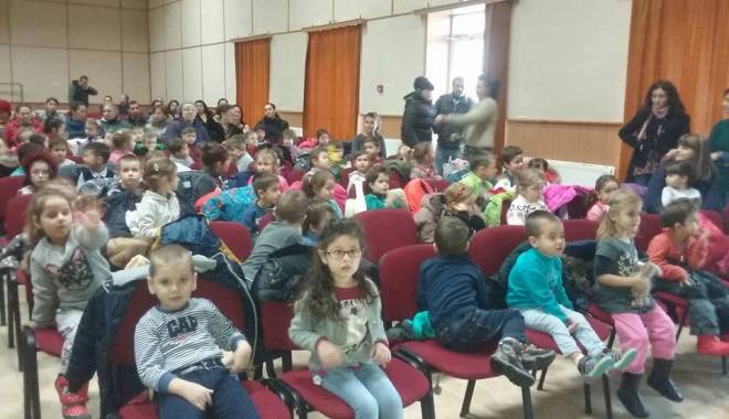 Piesă de teatru pentru preșcolarii din Cumpăna - cumpanaspectacol7n-1453287412.jpg