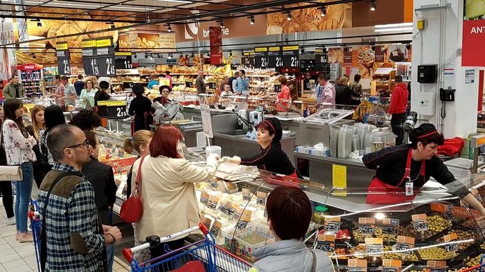 Din cauza scumpirilor românii au mers în Bulgaria să cumpere produsele pentru Paşte