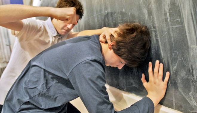 Cum pot face față profesorii violențelor între elevi - cumpotface-1444230209.jpg