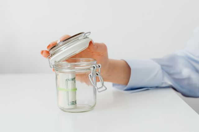 Cum îți organizezi salariul lunar ca să pui bani deoparte fără prea mult efort - cumsaeconomisesti-1783425817.webp