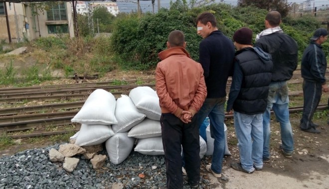 Cum se fură semințe de floarea soarelui din portul Constanța - cumsefurasemintedefloareasoarelu-1412878835.jpg