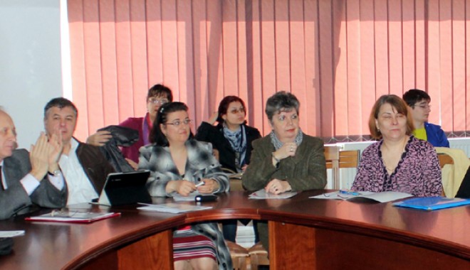 Cum se pot apropia liceele tehnologice  de agenții economici - cumsepot-1365089097.jpg