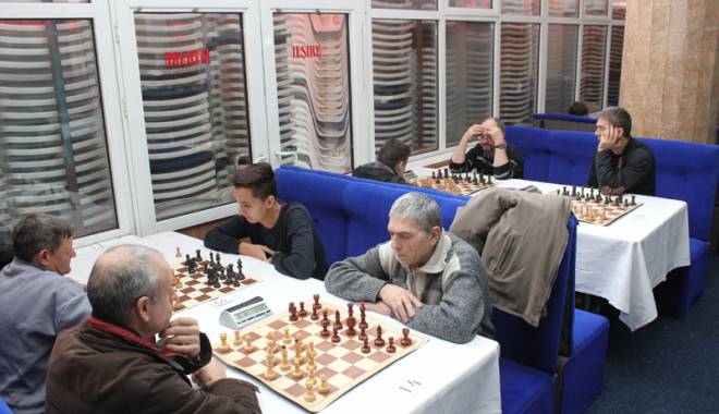 Foto. Campioni de toate vârstele, la Cupa 1 Decembrie la șah - cupa1decembriesah2-1417458318.jpg