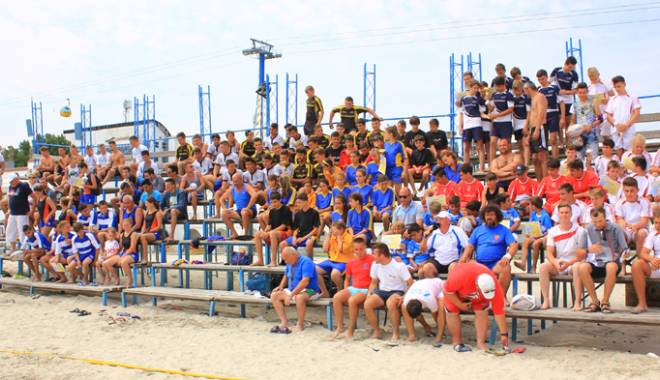 Cupe, diplome și premii speciale, la Oval 5 Beach Rugby - cupaovalrugby1-1435510185.jpg