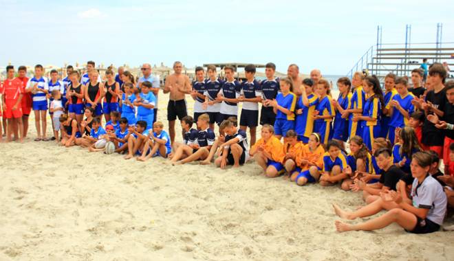 Cupe, diplome și premii speciale, la Oval 5 Beach Rugby - cupaovalrugby2-1435510198.jpg