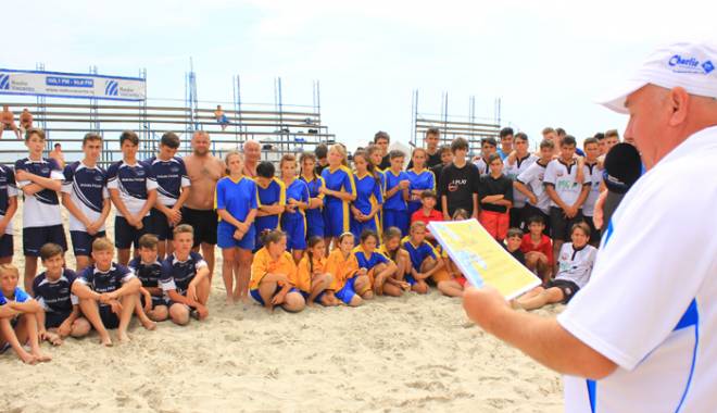 Cupe, diplome și premii speciale, la Oval 5 Beach Rugby - cupaovalrugby3-1435510205.jpg