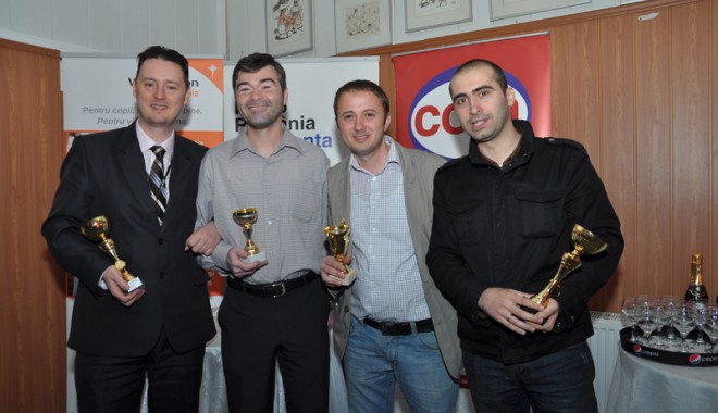 Premii și șampanie pentru campionii Cupei Presei la tenis de masă - cupapreseipremierea48-1366310782.jpg