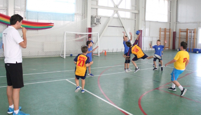 Cupa Prieteniei la mini-handbal debutează la Medgidia - cupaprieteniei-1505927174.jpg