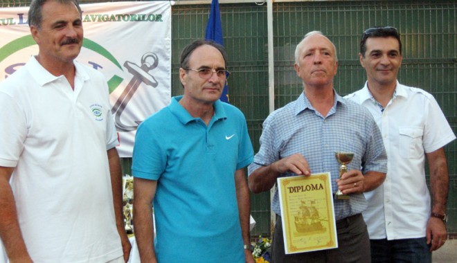 Cupe și diplome pentru finaliștii Cupei Zilei Marinei Române la Tenis de Câmp - cupazileimarinei-1376835096.jpg