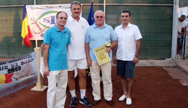 Cupe și diplome pentru finaliștii Cupei Zilei Marinei Române la Tenis de Câmp - cupazileimarinei3-1376835065.jpg