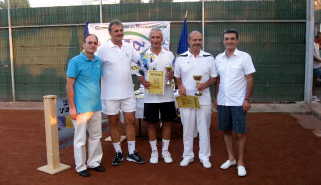 Cupe și diplome pentru finaliștii Cupei Zilei Marinei Române la Tenis de Câmp - cupazileimarinei5-1376835088.jpg