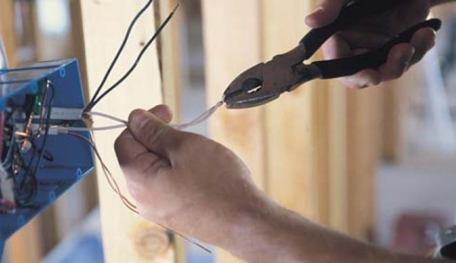 Mai multe localități din județ, fără curent electric - curent-1357687842.jpg