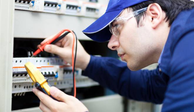 Mai multe zone  din Constanța,  fără curent electric - curent-1421079461.jpg