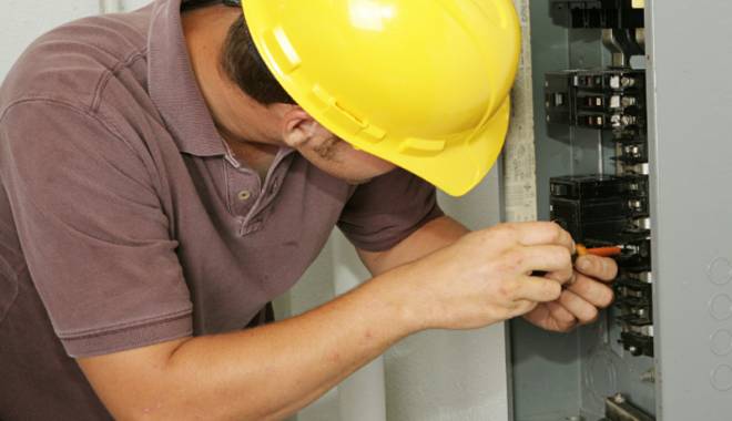 Bulevardul Mamaia  din Constanța,  fără curent electric - curent-1423500485.jpg