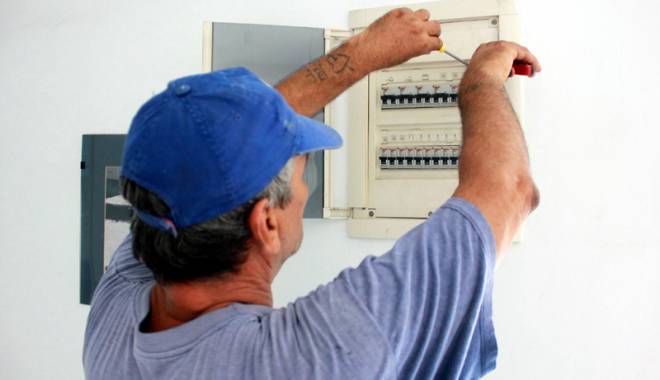 Centrul Constanței rămâne fără curent electric - curent-1435075748.jpg