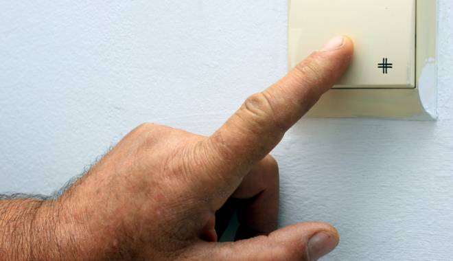 Mai multe zone din Constanța, fără curent electric - curent-1449409393.jpg