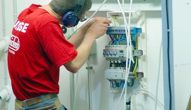 Mai multe străzi din Constanța, fără curent electric - curent-1461172791.jpg