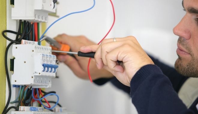 Mai multe străzi din Constanța, fără curent electric - curent-1465401150.jpg