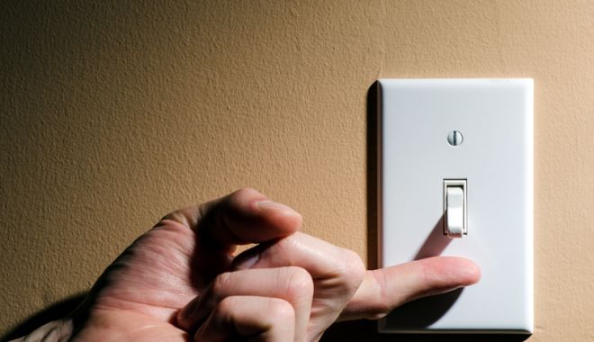 Mai multe localități din județ, fără curent electric - curent-1526574180.jpg