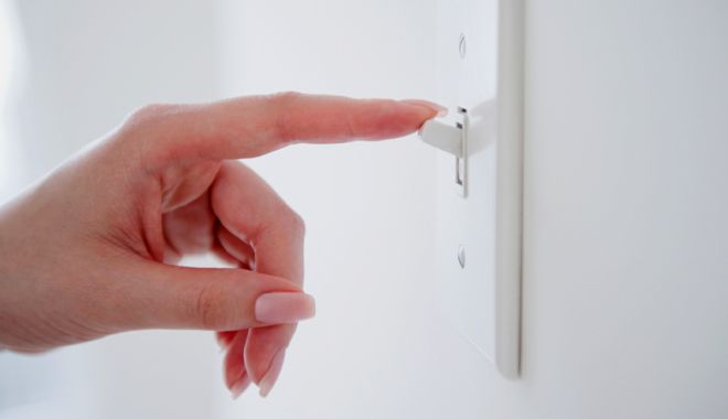 Mai multe localități din județ, fără curent electric - curent-1527089338.jpg