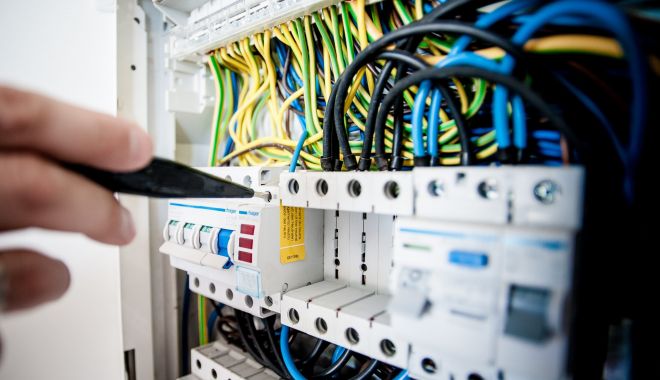 Atenţie, se opreşte curentul electric! - curent-1623596910.jpg