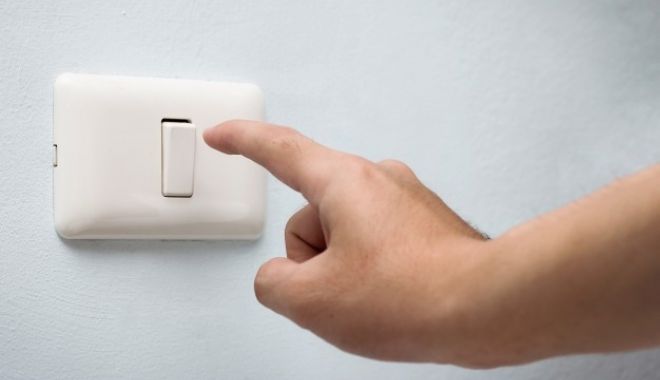 Mai multe zone ale Constanței, fără curent electric - curent1-1567446951.jpg