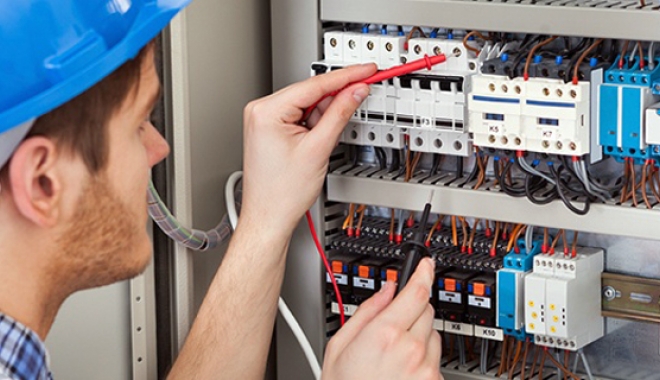 Mai multe străzi din Constanța, fără curent electric - curentelectrician-1500046812.jpg