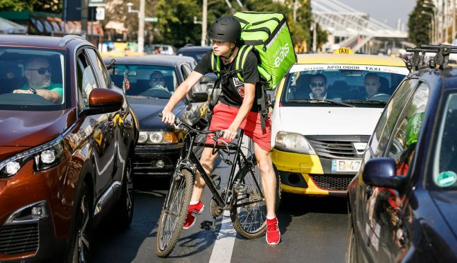 Serviciile de curierat cu mâncare și transport de tip „ride-sharing”, controlate la nivel național - curier-1695396830.jpg