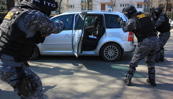 Firmă de curierat din Constanța, țepuită de un fost angajat și amicii săi - curierat-1452439856.jpg