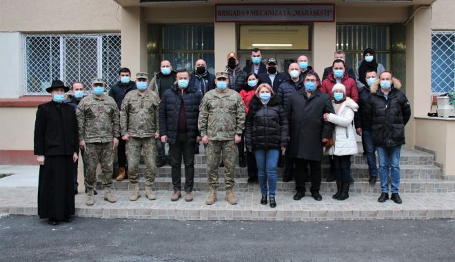 Cursanţii programului „Securitate şi bună guvernare”, în vizită de documentare la Brigada 9 Mecanizată „Mărăşeşti” - cursantii-1643382967.jpg