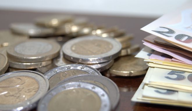 Cursul de schimb ar putea ajunge la 4,8597 lei pentru un euro - cursuldeschimbarputeaajungela-1574787004.jpg