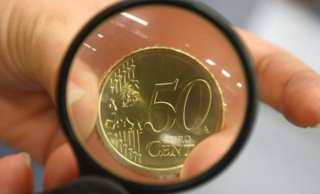 Euro se ține tare - cursuleuroleuincepesasirevinavez-1344593996.jpg