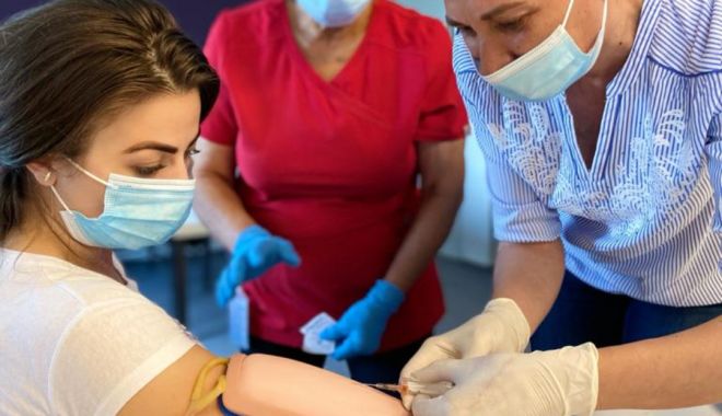 Cursuri de puncţie venoasă pentru elevii şcolilor postliceale sanitare - cursuri-1624646932.jpg