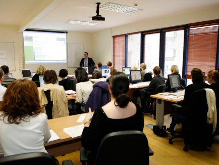 Peste 70% din angajați nu au participat la niciun curs de perfecționare în 2010 - cursurideperfectionaregratuite43-1317642572.jpg