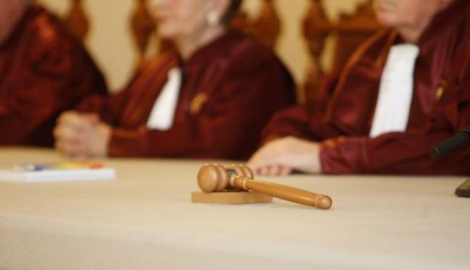 Legea care interzice referirile la identitatea de gen în școli, declarată neconstituțională. CCR fusese sesizată de Iohannis - curte-1608122718.jpg