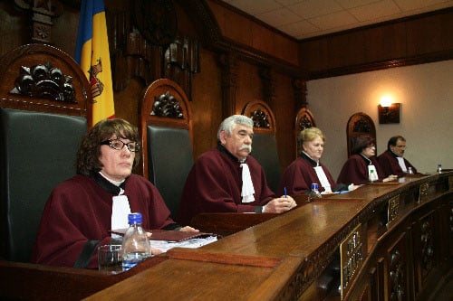 Magistrații decid, astăzi, dacă alegerile comasate sunt constituționale - curtea20constitutionala-1326883142.jpg