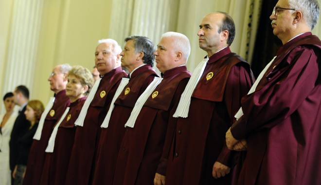 Legea incompatibilității primarilor, neconstituțională - curteaconstitutionala1-1433930306.jpg
